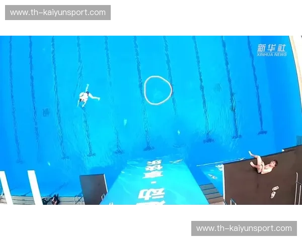 跳水赛事直播：水花中的视听盛宴，家中也能感受竞技脉搏
